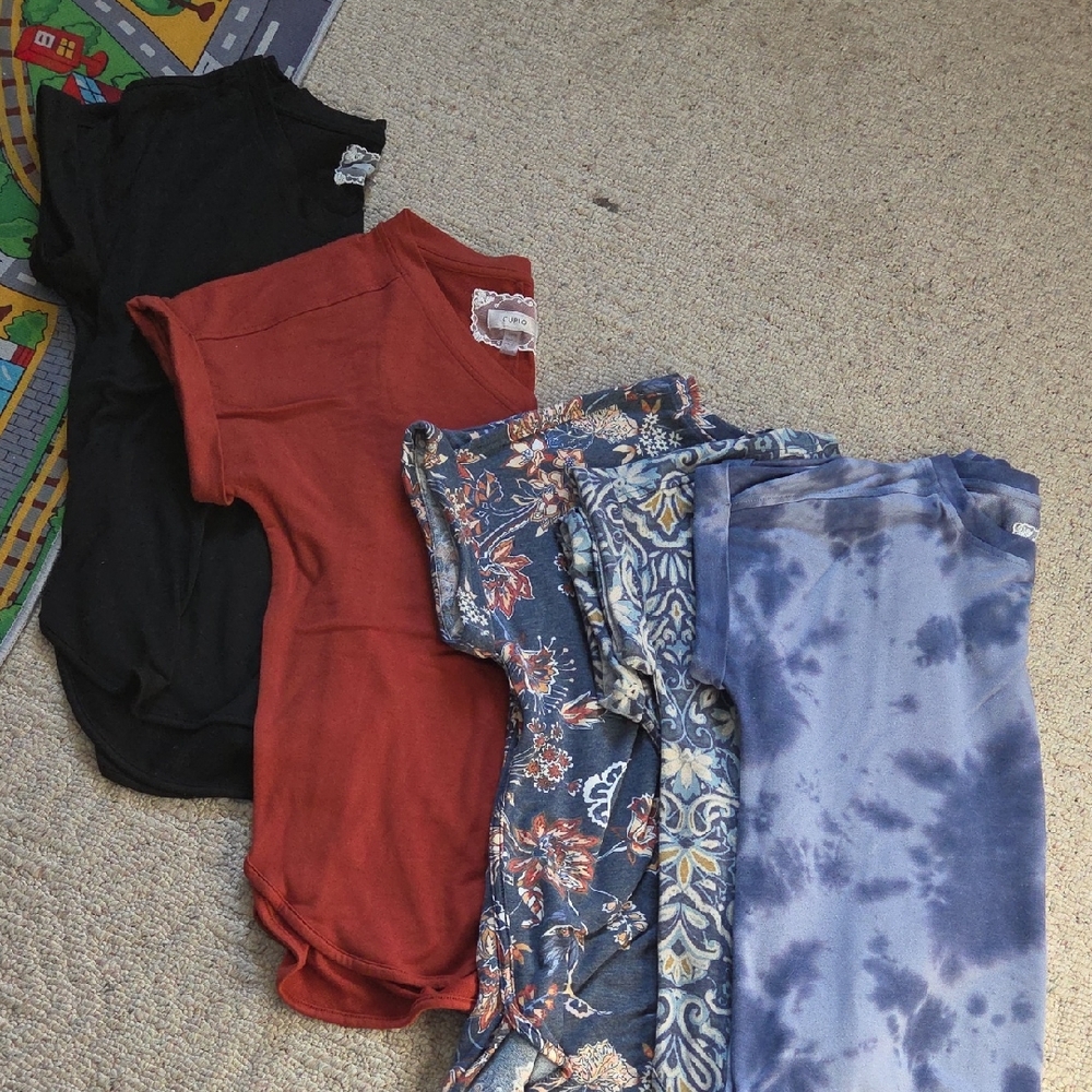 Cupio Black and Red V-Neck Tops